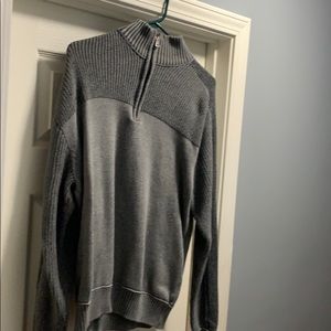 Buckle quarter zip size Large